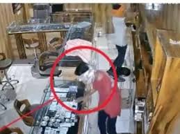 लक्ष्य ज्वेलरी दुकान में चोरी करने वाले पुलिस गिरफ्त में....डॉग स्क्वॉड की मदद से पुलिस ने पकड़ा