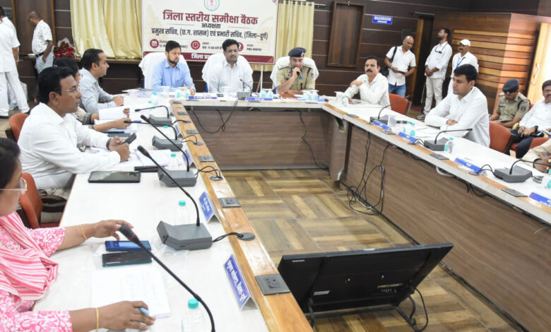नारकोटिक्स नियंत्रण एवं नशामुक्ति अभियान हेतु प्रभारी सचिव बोरा ने दुर्ग में ली बैठक