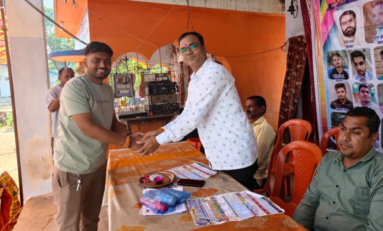 बरछाटोला में कबड्डी प्रतियोगिता के शुभारंभ में पहुंचे जिला कांग्रेस प्रवक्ता चुम्मन साहू